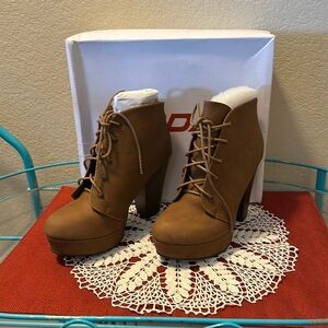 Nwt Soda Booties. Super cute. Size 5.5. Price firm